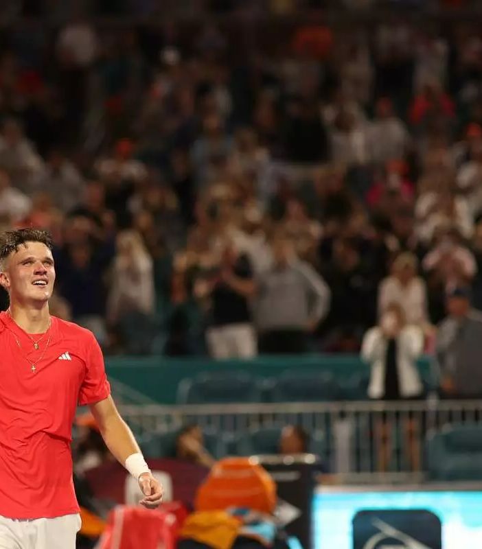 Dopo la pioggia lo tsunami, Mensik piega Djokovic e trionfa a Miami