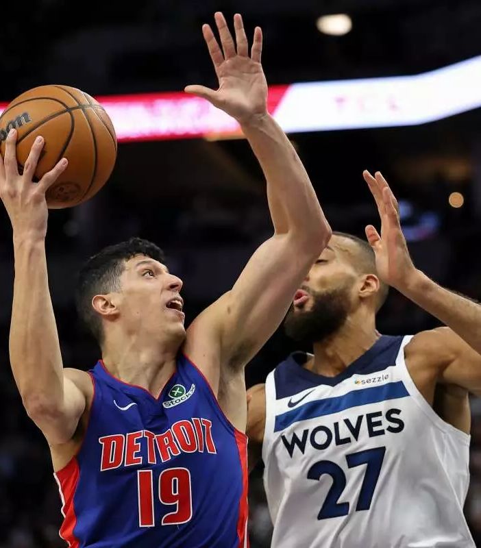 Sconfitta con maxi-rissa per Detroit, solo 3 punti per Fontecchio