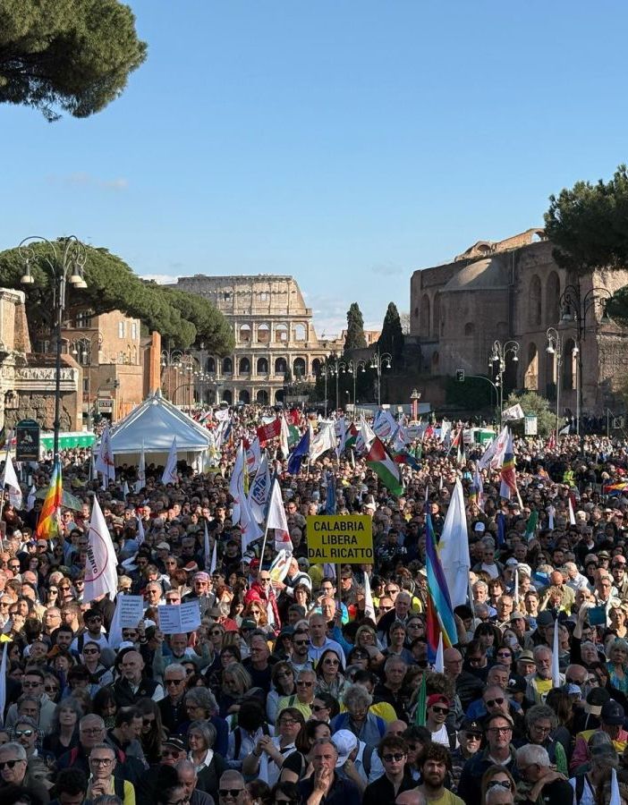 Conte “100 mila in piazza, no a folle piano di riarmo”