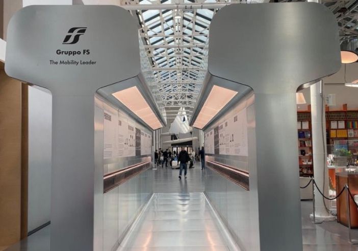 Il Gruppo FS alla Milano Design Week con l’opera “Pensiero Binario”