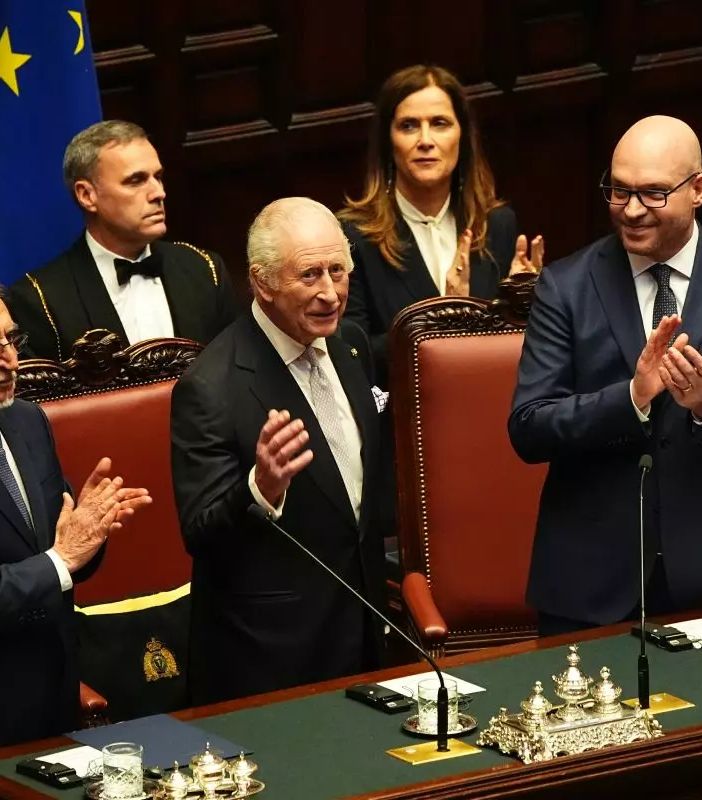La prima volta di Re Carlo in Parlamento, cita Dante e ricorda Falcone
