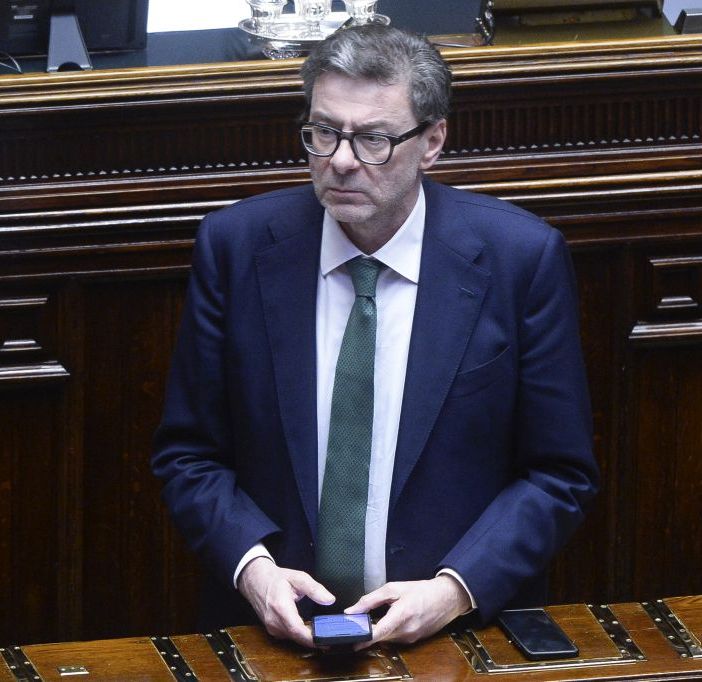 Giorgetti “Approvato documento finanza pubblica diverso dal passato”