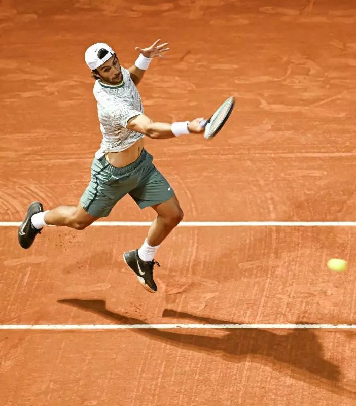 Musetti batte Tsitsipas e vola in semifinale a Montecarlo