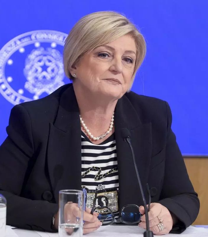 Lavoro, firmati i decreti attuativi per i Bonus Giovani e Donne