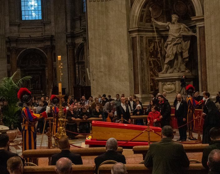Papa Francesco, già oltre 128mila fedeli per l’ultimo saluto