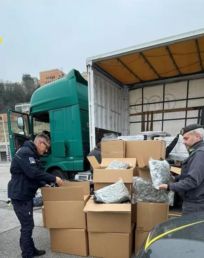 Sequestrati al porto di Ancona 163 kg di droga, un arresto