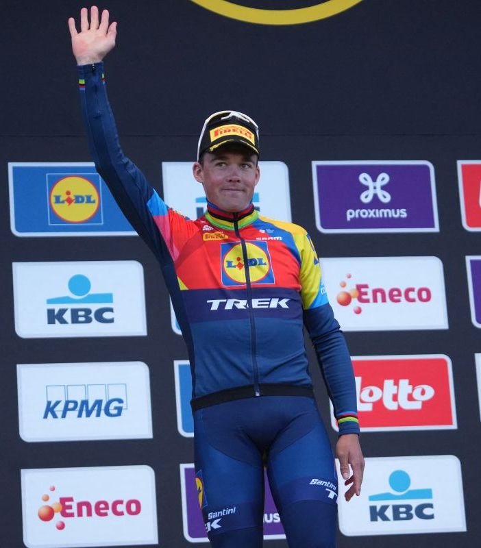 Pedersen vince in volata anche la 3^ tappa al Giro e torna in rosa