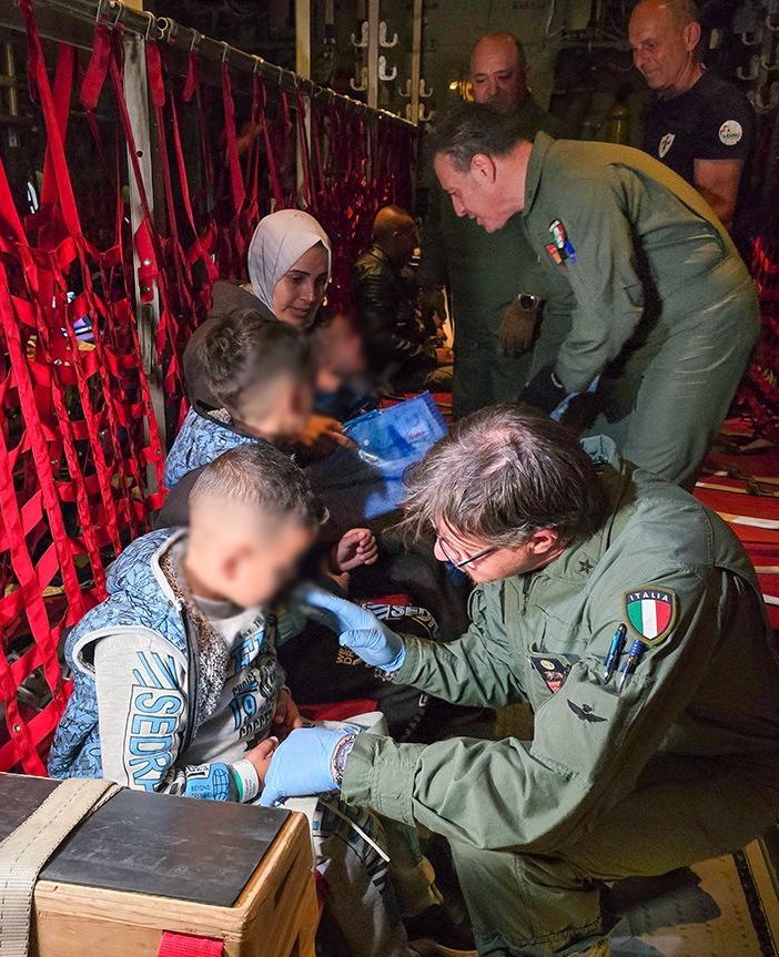 Bimbi palestinesi bisognosi di cure in Italia con due voli speciali della Difesa