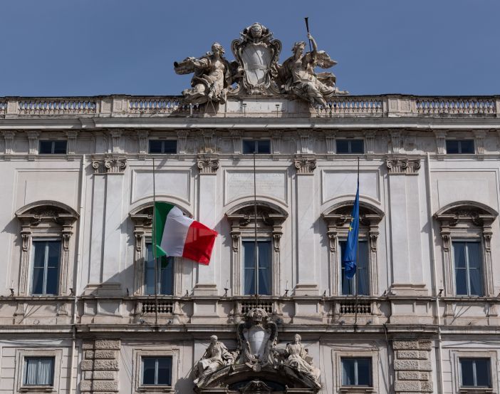 Consulta, madre intenzionale può riconoscere figlio nato con Pma