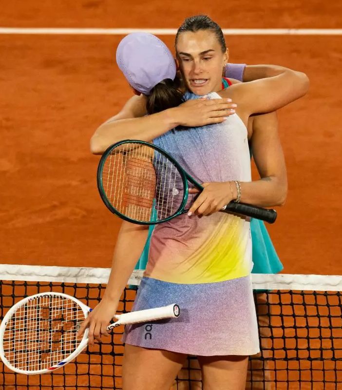 Swiatek giù dal trono, a Parigi sarà finale Sabalenka-Gauff