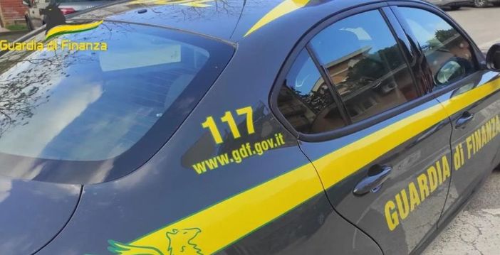 Sorrento, 16 misure cautelari nei confronti di ex sindaco e funzionari