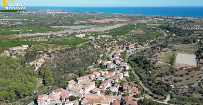 Gdf sequestra complesso turistico nel Cosentino, danno erariale da 30 milioni Gdf sequestra complesso turistico nel Cosentino, danno erariale da 30 milioni