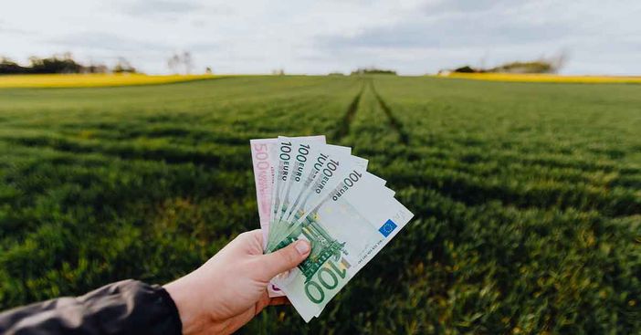 I consumi delle famiglie negli ultimi 30 anni: "boom" di telefoni e italiani sempre più tecnologici I consumi delle famiglie negli ultimi 30 anni: "boom" di telefoni e italiani sempre più tecnologici