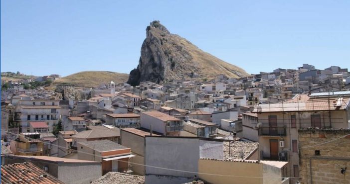 Frane, dopo 45 anni la rocca di Marineo sarà messa in sicurezza: aggiudicati i lavori per 4,2 milioni Frane, dopo 45 anni la rocca di Marineo sarà messa in sicurezza: aggiudicati i lavori per 4,2 milioni