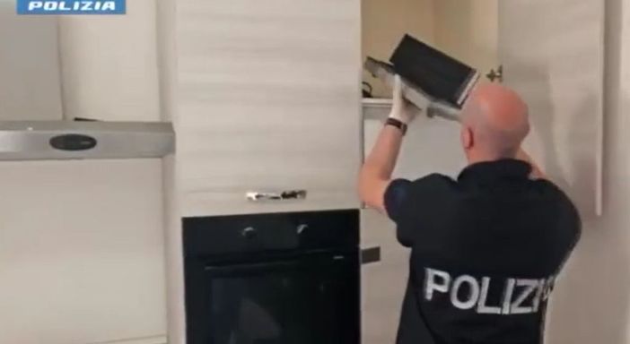 Arrestato a Catania latitante europeo, gestiva droga adulterata e documenti falsi Arrestato a Catania latitante europeo, gestiva droga adulterata e documenti falsi