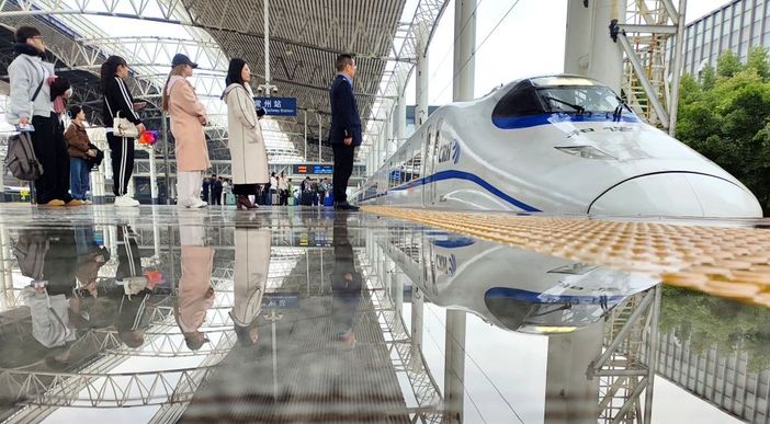 Cina, 1.641 treni in più per i rientri dalle vacanze del Primo Maggio Cina, 1.641 treni in più per i rientri dalle vacanze del Primo Maggio