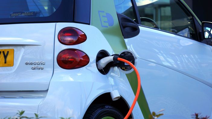 La Commissione propone una proroga una tantum delle attuali norme di origine per i veicoli elettrici e le batterie nell'ambito dell'accordo sugli scambi commerciali