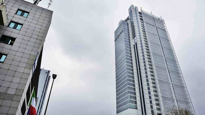 Intesa Sanpaolo accelera sulla finanza straordinaria per le PMI Intesa Sanpaolo accelera sulla finanza straordinaria per le PMI