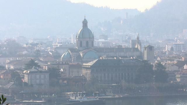 Smog in Lombardia, scattano le restrizioni a Como dopo il superamento dei limiti di PM10