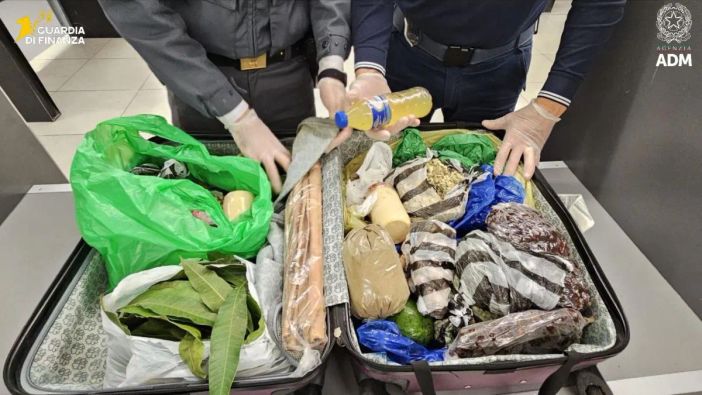 Milano, a Linate sequestrate 6,5 tonnellate di alimenti non sicuri Milano, a Linate sequestrate 6,5 tonnellate di alimenti non sicuri