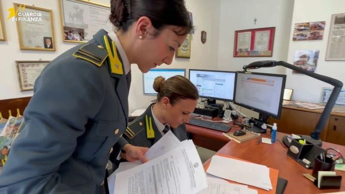 Mafia, riciclaggio internazionale. Sequestrati 200 milioni a clan Messina Denaro Mafia, riciclaggio internazionale. Sequestrati 200 milioni a clan Messina Denaro