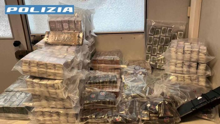 Maxi sequestro da 190 kg di droga nel milanese, due arresti Maxi sequestro da 190 kg di droga nel milanese, due arresti