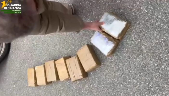Traffico di droga legato alla ‘Ndrangheta, 15 misure cautelari in tutta Italia Traffico di droga legato alla ‘Ndrangheta, 15 misure cautelari in tutta Italia