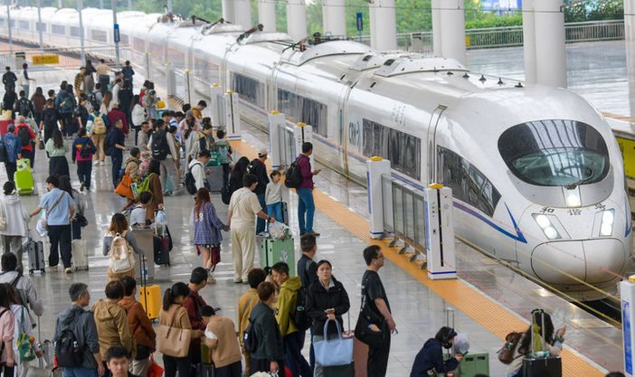 Cina: ferrovie, in aumento del 6% i viaggi passeggeri nei primi 9 mesi Cina: ferrovie, in aumento del 6% i viaggi passeggeri nei primi 9 mesi
