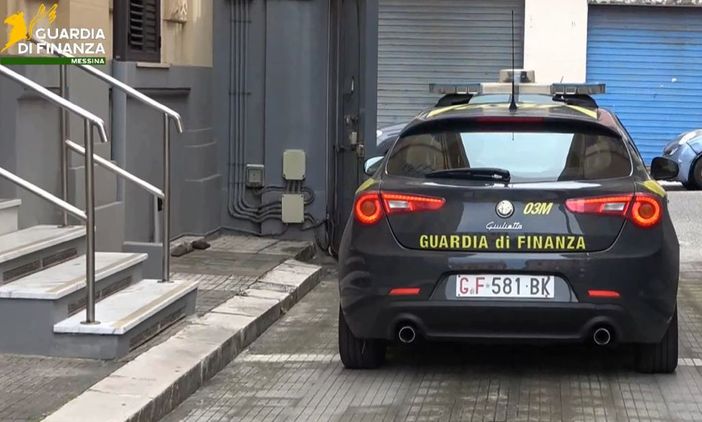 Televendite social, smantellata banda dei falsi griffati a Messina Televendite social, smantellata banda dei falsi griffati a Messina