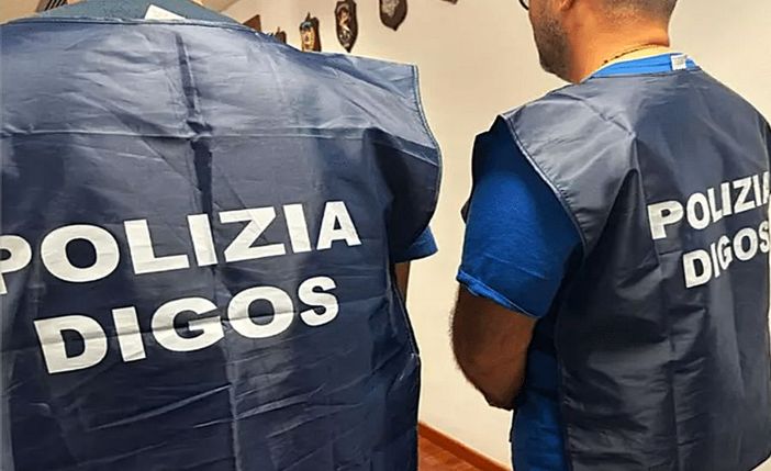 Materiale jihadista e manuali per fabbricare armi, arrestato 16enne Materiale jihadista e manuali per fabbricare armi, arrestato 16enne