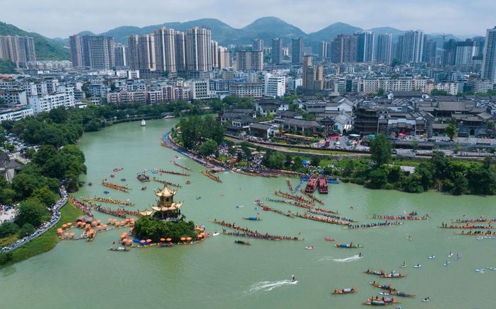 Cina, previsti 83 mln di spostamenti in treno per il Dragon Boat Festival Cina, previsti 83 mln di spostamenti in treno per il Dragon Boat Festival