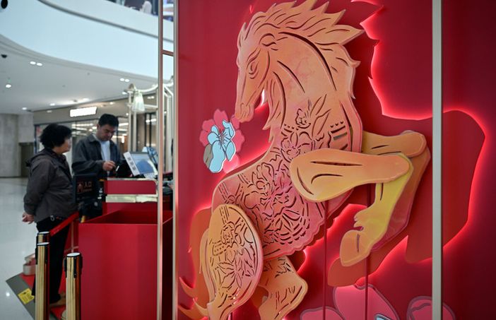 Cina, i marchi internazionali sfruttano Anno del Cavallo per entrare nel mercato