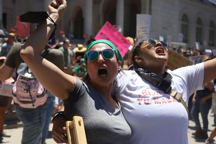 Entra in vigore la direttiva dell’UE sulla lotta alla violenza contro le donne