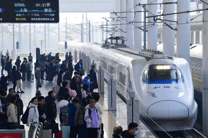 Cina, picco di spostamenti transfrontalieri per il Primo Maggio Cina, picco di spostamenti transfrontalieri per il Primo Maggio