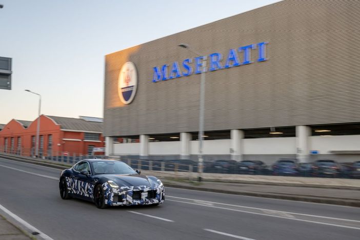 Prototipi di Maserati GranTurismo, GranCabrio e Grecale continuano test su strada Prototipi di Maserati GranTurismo, GranCabrio e Grecale continuano test su strada