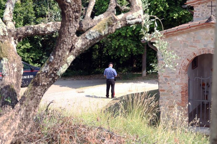 Spara e uccide moglie e figlio in Versilia, arrestato Spara e uccide moglie e figlio in Versilia, arrestato