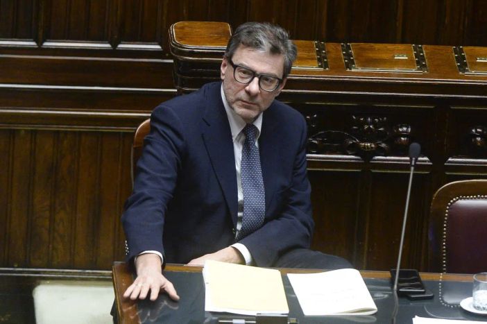 Difesa, Giorgetti “Nessuna riduzione delle spese per educazione e sanità” Difesa, Giorgetti “Nessuna riduzione delle spese per educazione e sanità”