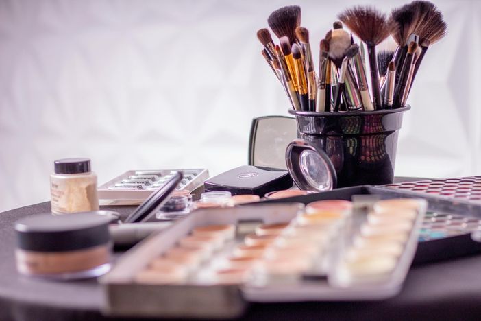 Trucco e indipendenza: come trasformare la passione per il make-up in un lavoro da libero professionista Trucco e indipendenza: come trasformare la passione per il make-up in un lavoro da libero professionista