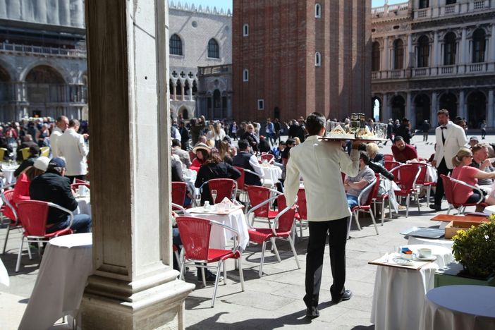 Lavoro: Confesercenti-CST, continua a crescere nel terziario. Commercio, turismo e ristorazione cercano 626mila addetti nel secondo trimestre, +12mila sul 2025 Lavoro: Confesercenti-CST, continua a crescere nel terziario. Commercio, turismo e ristorazione cercano 626mila addetti nel secondo trimestre, +12mila sul 2025