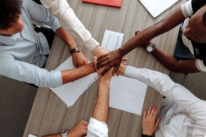 L'influenza dello spirito di squadra nel successo aziendale L'influenza dello spirito di squadra nel successo aziendale