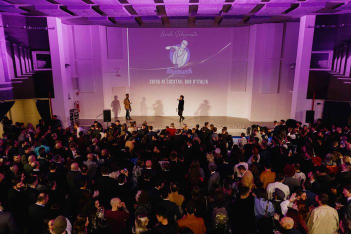 BlueBlazeR 2024 - La nuova Guida dei bar in un volume unico Esce 