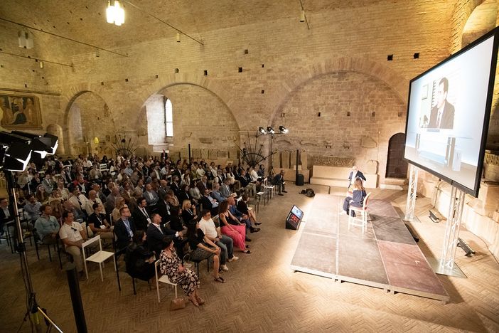 Global Meeting Industry Day, boom per il mercato degli eventi B2B (+80% entro il 2032 a 1.400 miliardi): dagli esperti ecco le 5 ragioni per parteciparvi