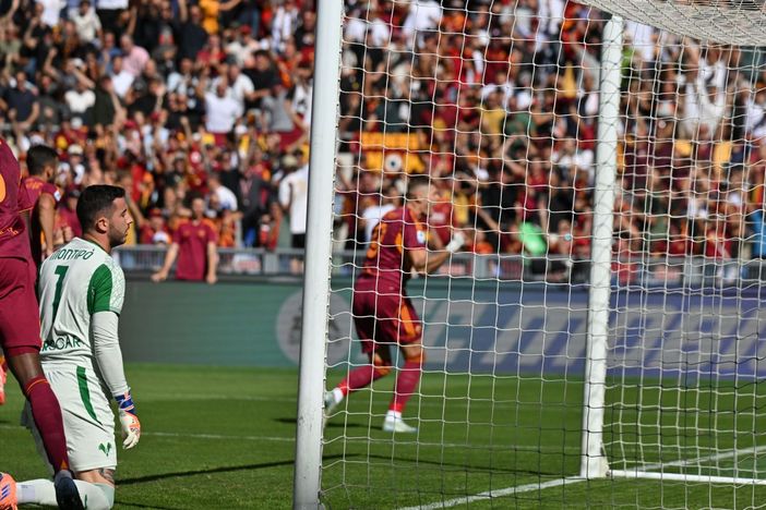 Dovbyk e Soulè piegano un buon Verona, sorride la Roma