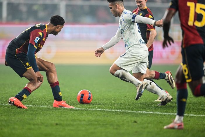 L’Inter batte il Genoa 2-1 al “Ferraris” ed è sola in vetta