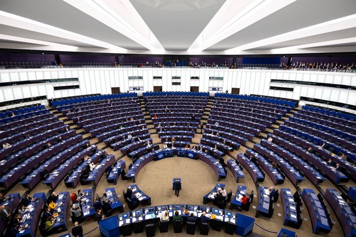 Via libera dal Parlamento Europeo al prestito da 90 miliardi all’Ucraina