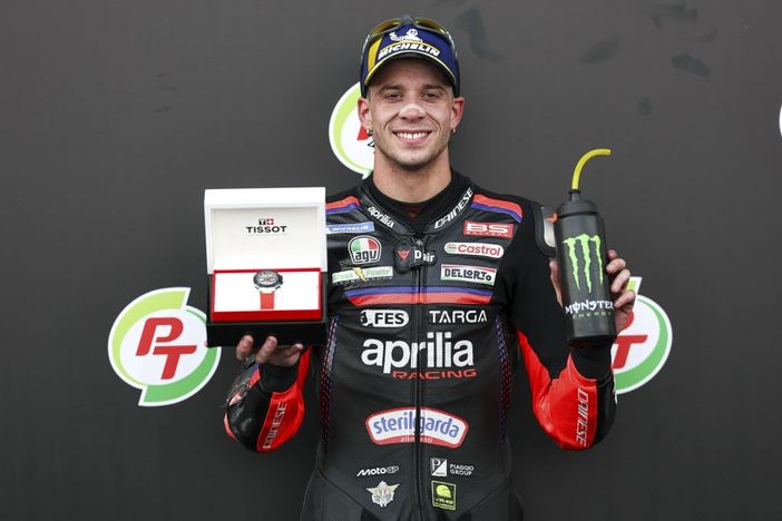 Bezzecchi domina in Thailandia, Marc Marquez si ritira Bezzecchi domina in Thailandia, Marc Marquez si ritira