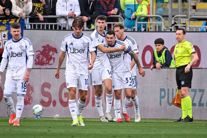 Baturina e Da Cunha mettono ko il Cagliari, Como da Champions Baturina e Da Cunha mettono ko il Cagliari, Como da Champions