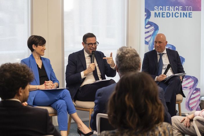 Regeneron rafforza la presenza in Italia e inaugura la nuova sede a Milano Regeneron rafforza la presenza in Italia e inaugura la nuova sede a Milano