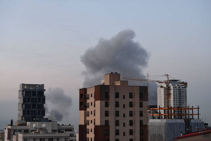Esplosioni a Teheran e in altre città dell’Iran, risposta missilistica su Tel Aviv Esplosioni a Teheran e in altre città dell’Iran, risposta missilistica su Tel Aviv