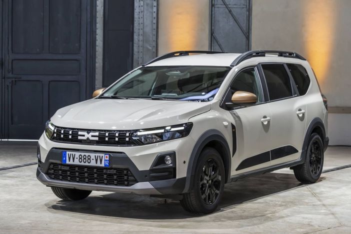 Dacia Jogger ora è più potente, ibrido e GPL Dacia Jogger ora è più potente, ibrido e GPL